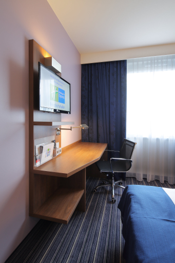 Holiday Inn Express FRIEDRICHSHAFEN - Tap to explore photos