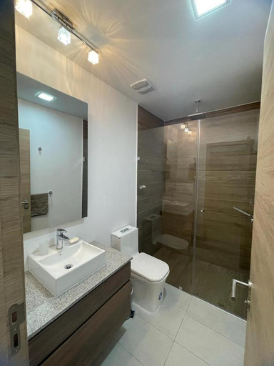 Bathroom 2, One Apartments, Quito