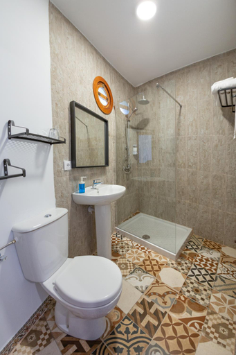 Bathroom, Los Chozos del Geoparque, Cáceres