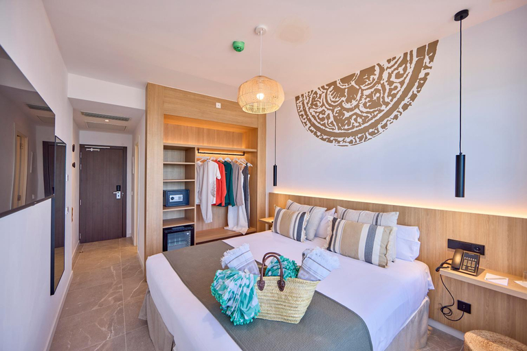 Bedroom 3, Saulo Beach Hotel, Baleares
