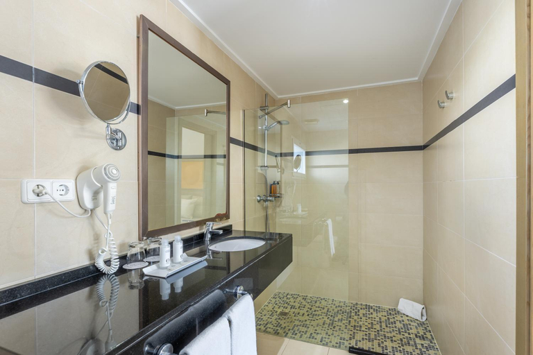 Bathroom 5, Hoposa Montelín Apartments, Baleares