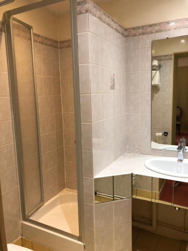 Bathroom 2, LE CABOUILLET, Val-d'Oise