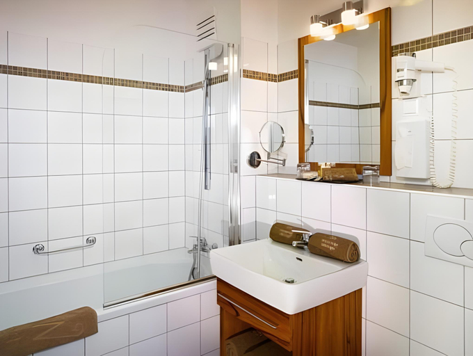Bathroom 4, Winzerhotel Gumpoldskirchen, Mödling