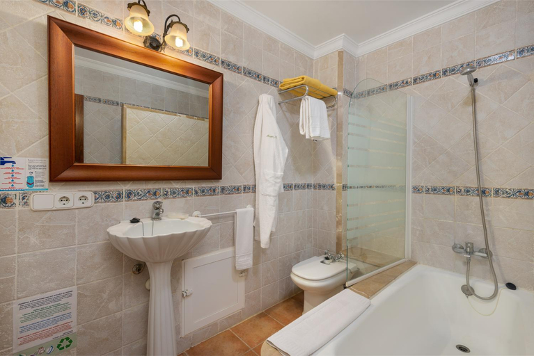 Bathroom 5, Hotel Monnaber Nou, Baleares