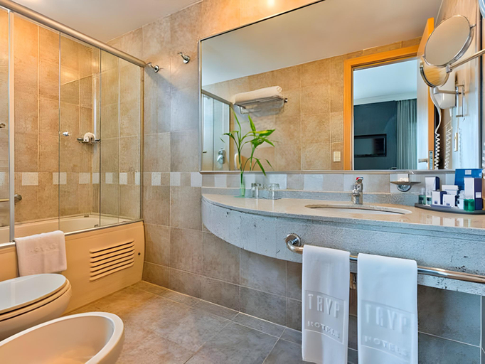 Bathroom, Tryp Berrini, São Paulo