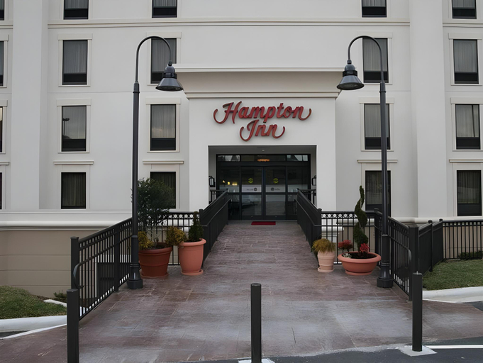 Exterior & Views, Hampton Inn Hickory, Catawba