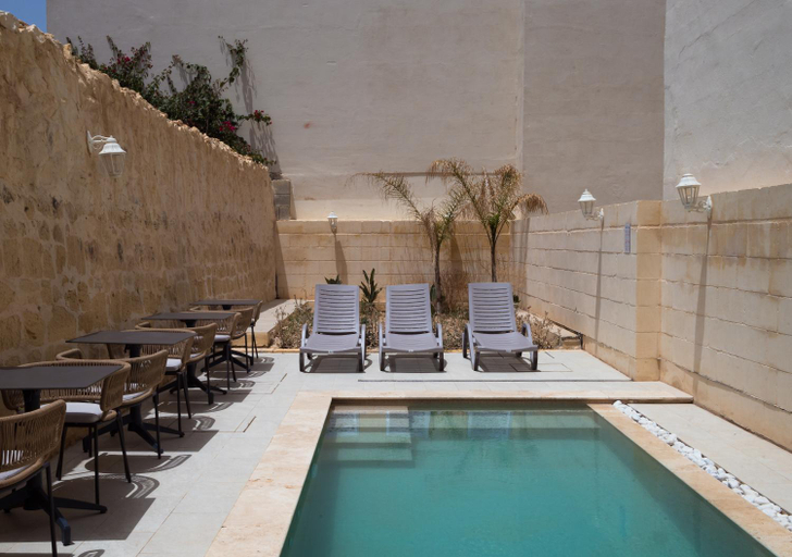 Sport & Beauty 2, Mosta Stays by Zzzing