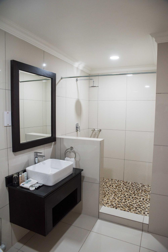 Bathroom 3, Sunbird Lilongwe, Lilongwe City