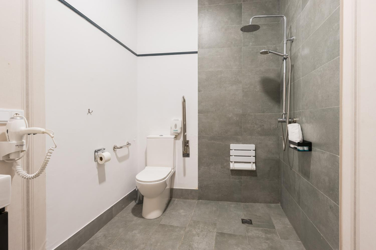Bathroom 4, Posada de los Venerables, Sevilla