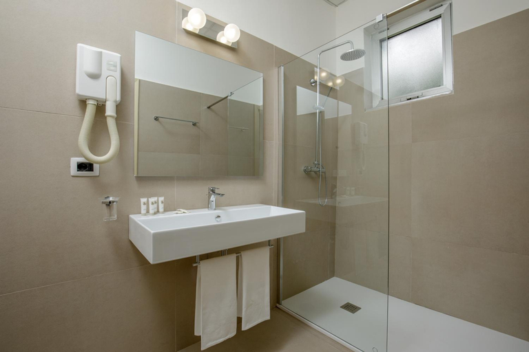 Bathroom 4, Hotel Marc'Aurelio, Rome