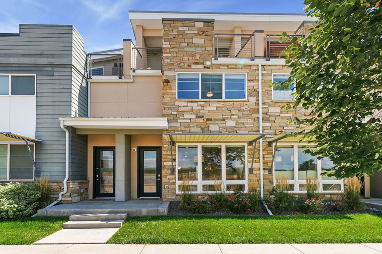 Exterior & Views 2, Elegant Mountain Haven - King Bed & Fireplaces, Larimer