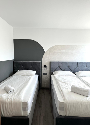 Others 5, L&L rooms, Maribor