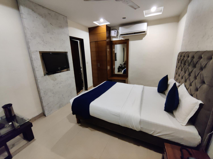 Bedroom 4, Hotel Landmark - Centre of City Chandigarh, Chandigarh
