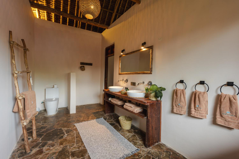 Bathroom 3, Mwazaro Beach Lodge, Lungalunga