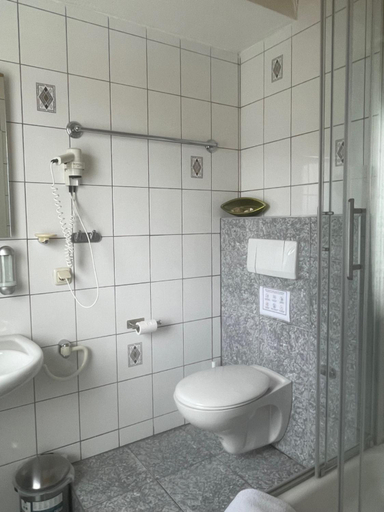 Bathroom 3, Hotel Schafer, Siegen-Wittgenstein