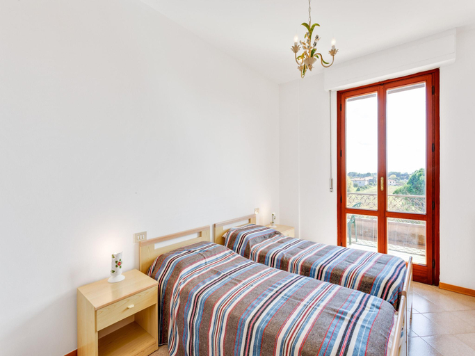 Bedroom 2, Apartment 1 km from Lago Trasimeno, Perugia