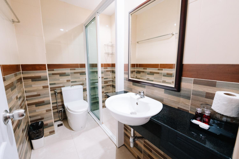 Bathroom 4, Regenta Central Residency, Pattaya