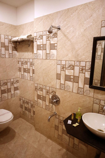Bathroom 3, Hotel Sparkling Pearl, Aurangabad