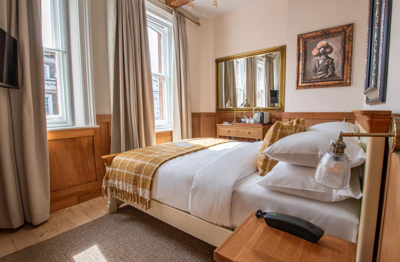 Bedroom 2, The Old Farmhouse Pub & Rooms, London