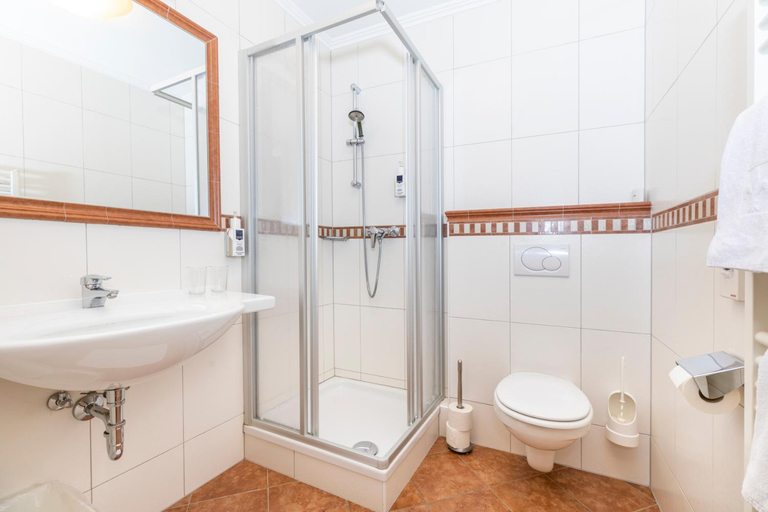 Bathroom 4, Hotel Garni Sonnhof, Sankt Johann im Pongau