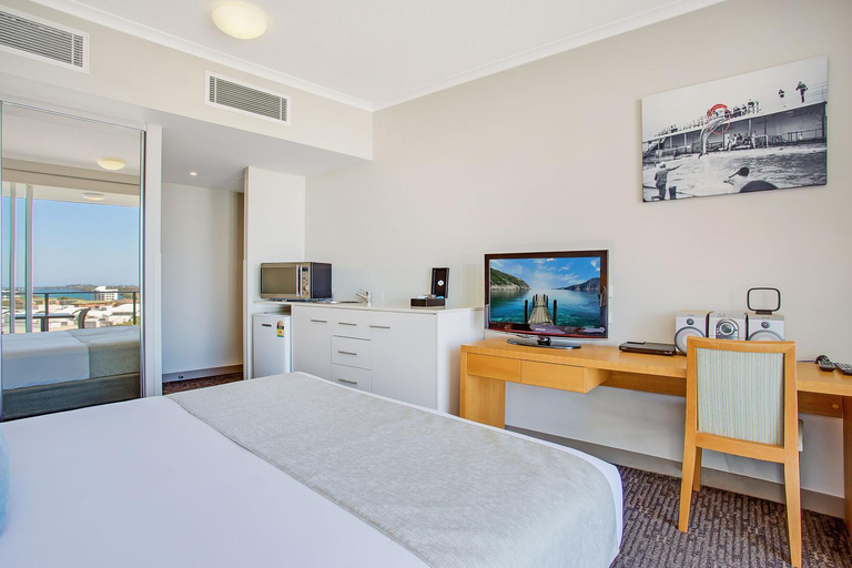 Bedroom, Mantra Twin Towns Coolangatta, Tweed Heads