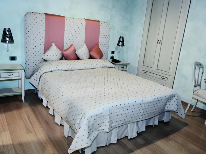 Bedroom 2, Rhona's Rooms B&B, Rome