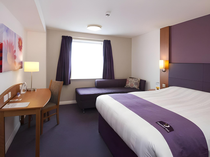 Bedroom, Premier Inn Reading Central, Reading