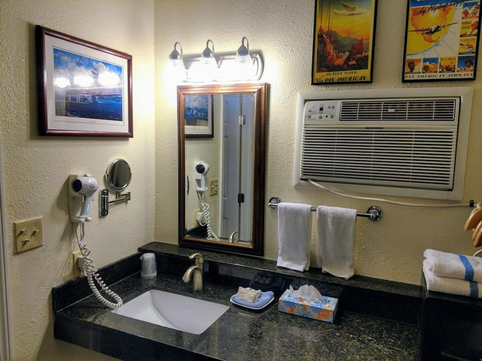 Bathroom 3, Amelia's Landing Hotel, Nueces
