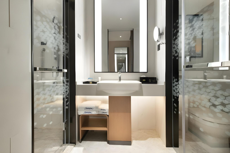 Bathroom 4, Hampton by Hilton Dongguan Dalang, Dongguan