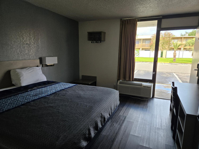 Bedroom 3, Stay Inn and Suites, Polk
