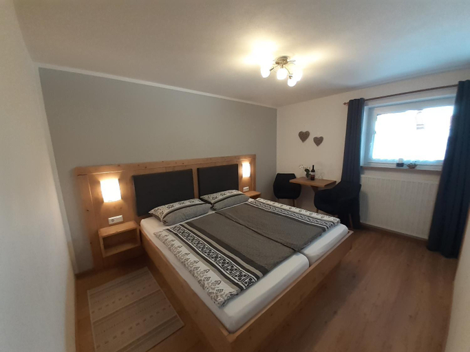 Bedroom 2, Gastehaus Staller inkl. Chiemgaukarte, Traunstein
