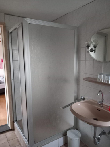 Bathroom 2, Gasthof Feische, Hochsauerlandkreis