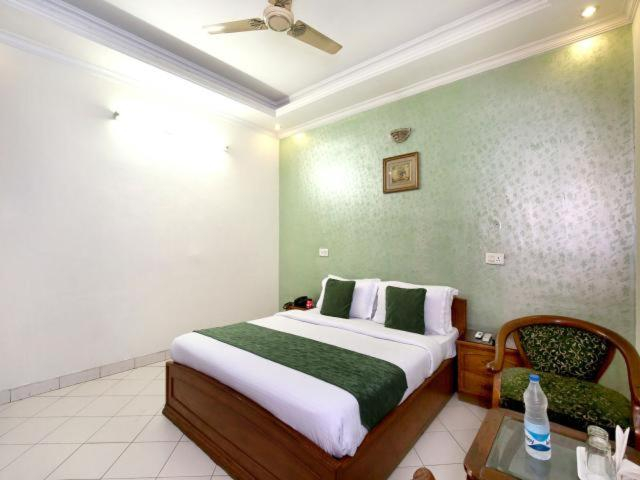 Bedroom 2, HOTEL PARADISE, Chandigarh