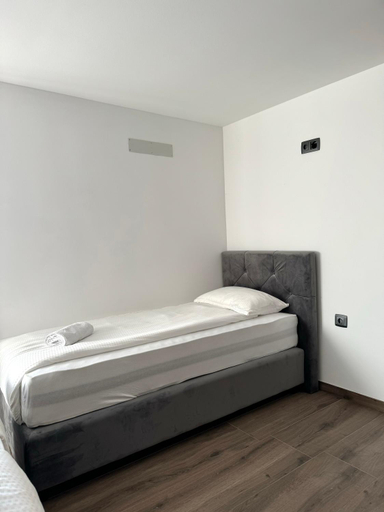 Others 3, L&L rooms, Maribor
