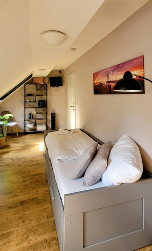 Bedroom 2, Hotel Garni Kastanjehoff, Aurich