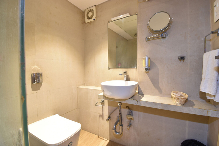 Bathroom 5, Hotel Atlantic, Mumbai Suburban