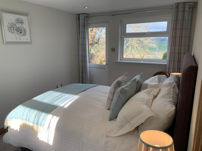 Others 3, Broombush B & B & Yr Nyth Shepherds Hut, Powys