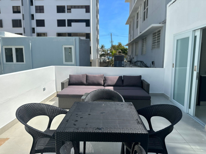 Balcony 2, Gorgeous 1-Bedroom Beachside Suite