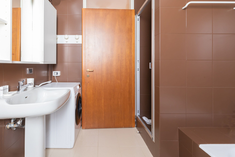 Bathroom 3, JOIVY Apartments by the lake, Como