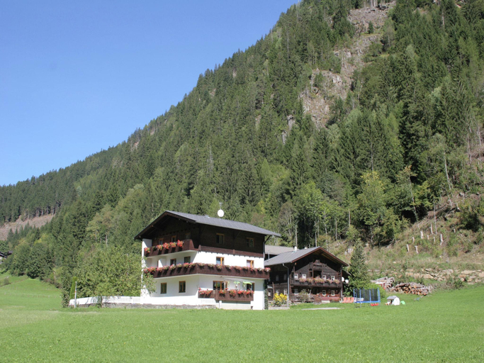Exterior & Views 1, Chalet in Matrei near Ski Lift Bus, Lienz