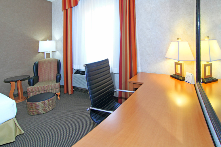 Holiday Inn Express & Suites Calgary South-Macleod Trail S - Tap to explore photos