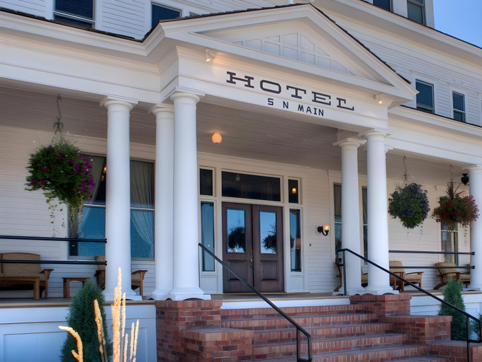 Exterior & Views 1, Sacajawea Hotel, Gallatin