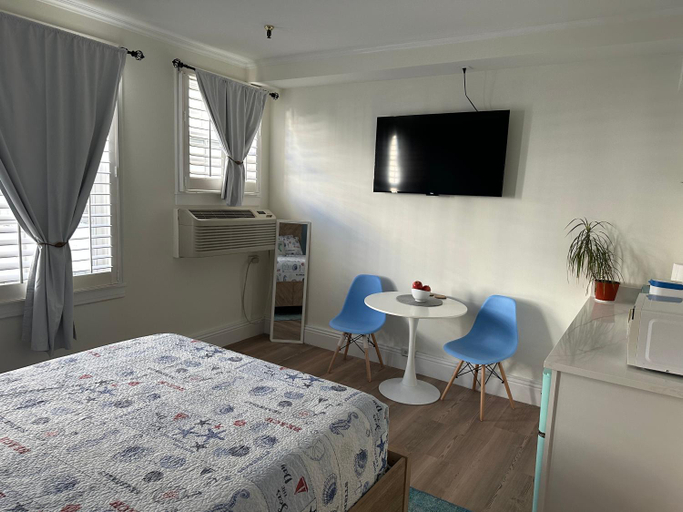 Others 4, Romantic Studio in the Heart of Palm Beach, Palm Beach
