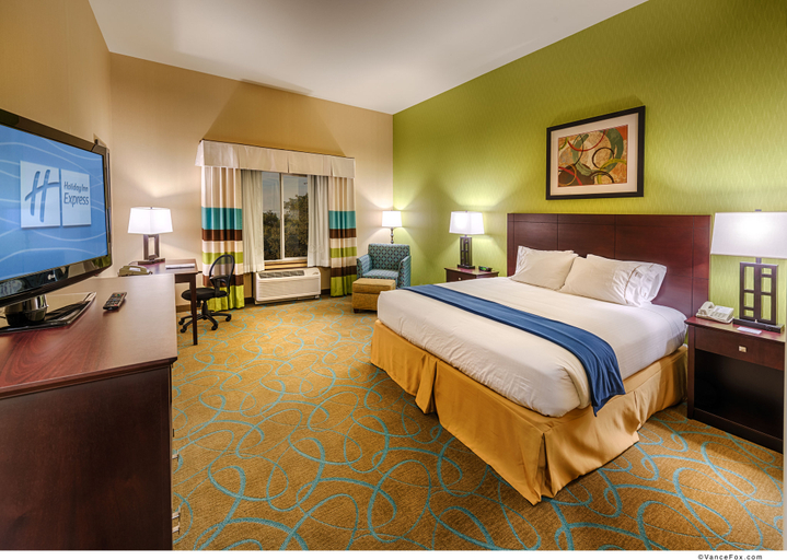 Holiday Inn Express & Suites / Red Bluff - South Redding Area - Tap to explore photos