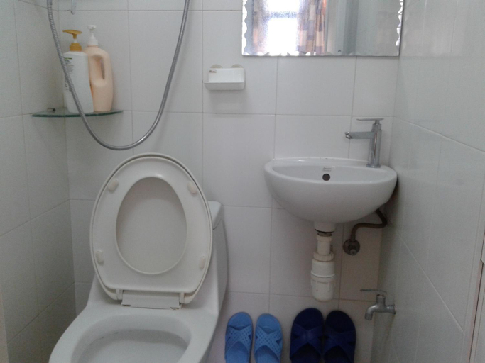 Bathroom 5, Johnson Hostel, Kowloon