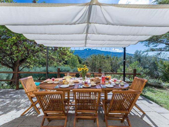 Food & Drinks, CASA PIPPIN 8, Emma Villas, Arezzo