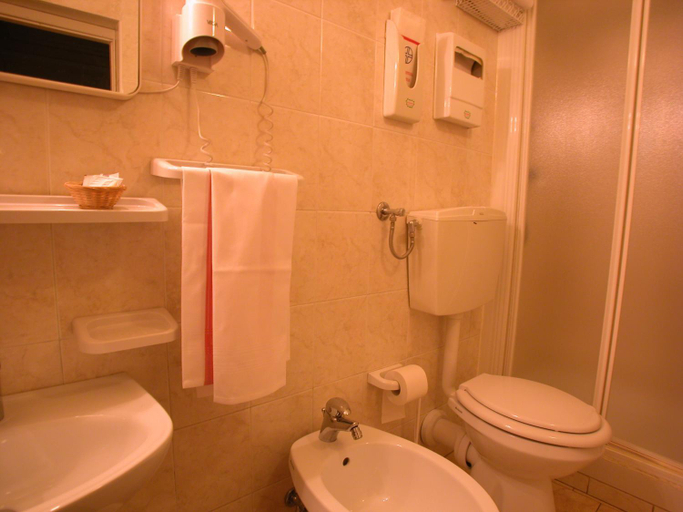 Others 5, Albergo il Giglio, Prato
