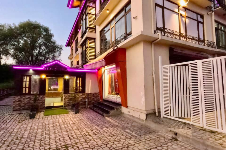 Exterior & Views