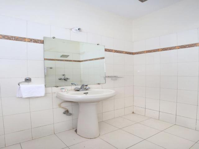 Bathroom 3, HOTEL PARADISE, Chandigarh
