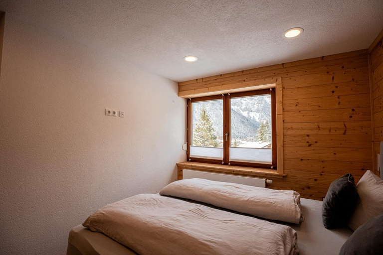 Bedroom 2, Schickster Sky Lodge und Chalet Rossi, Innsbruck Land